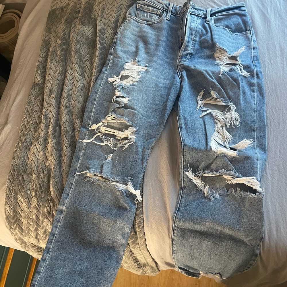 High waisted ripped jeans